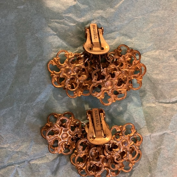 Vintage Miriam Haskell Clip Earrings - Picture 4 of 10